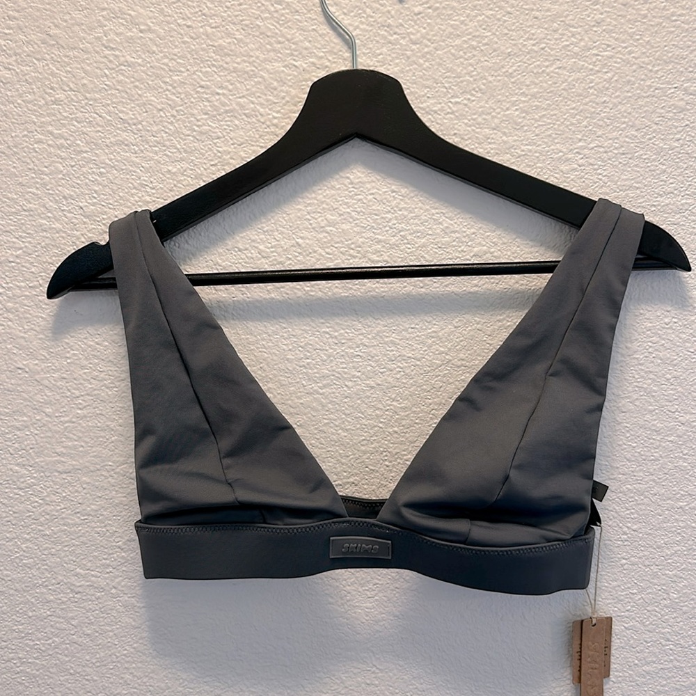 NWT👙 - SKIMS Signature Swim Plunge Bikini Top, Gunmetal
